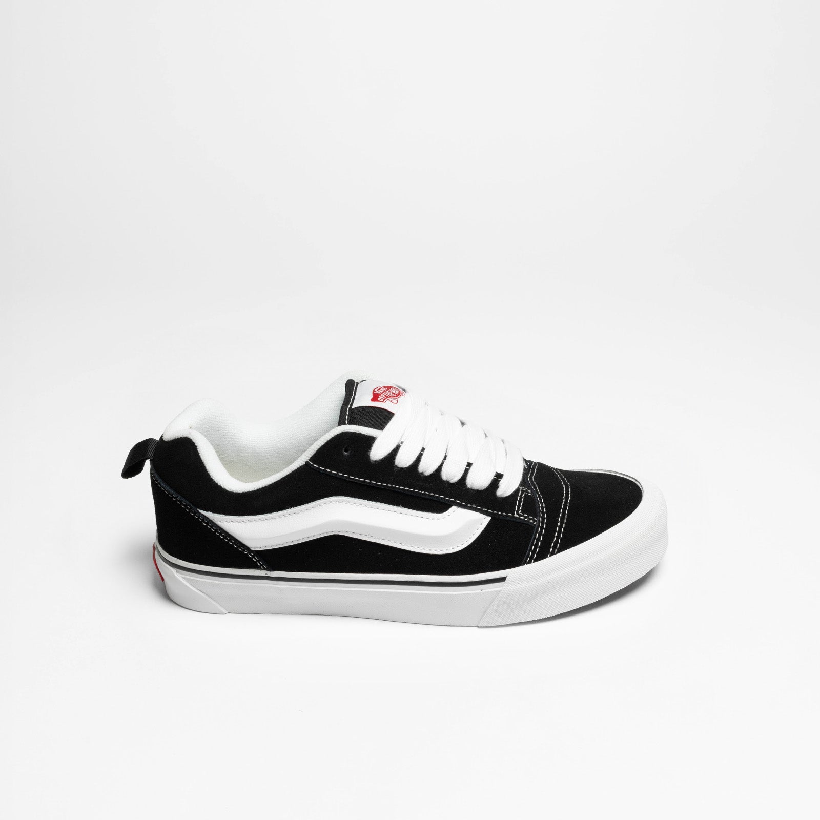 Knu Skool Black White