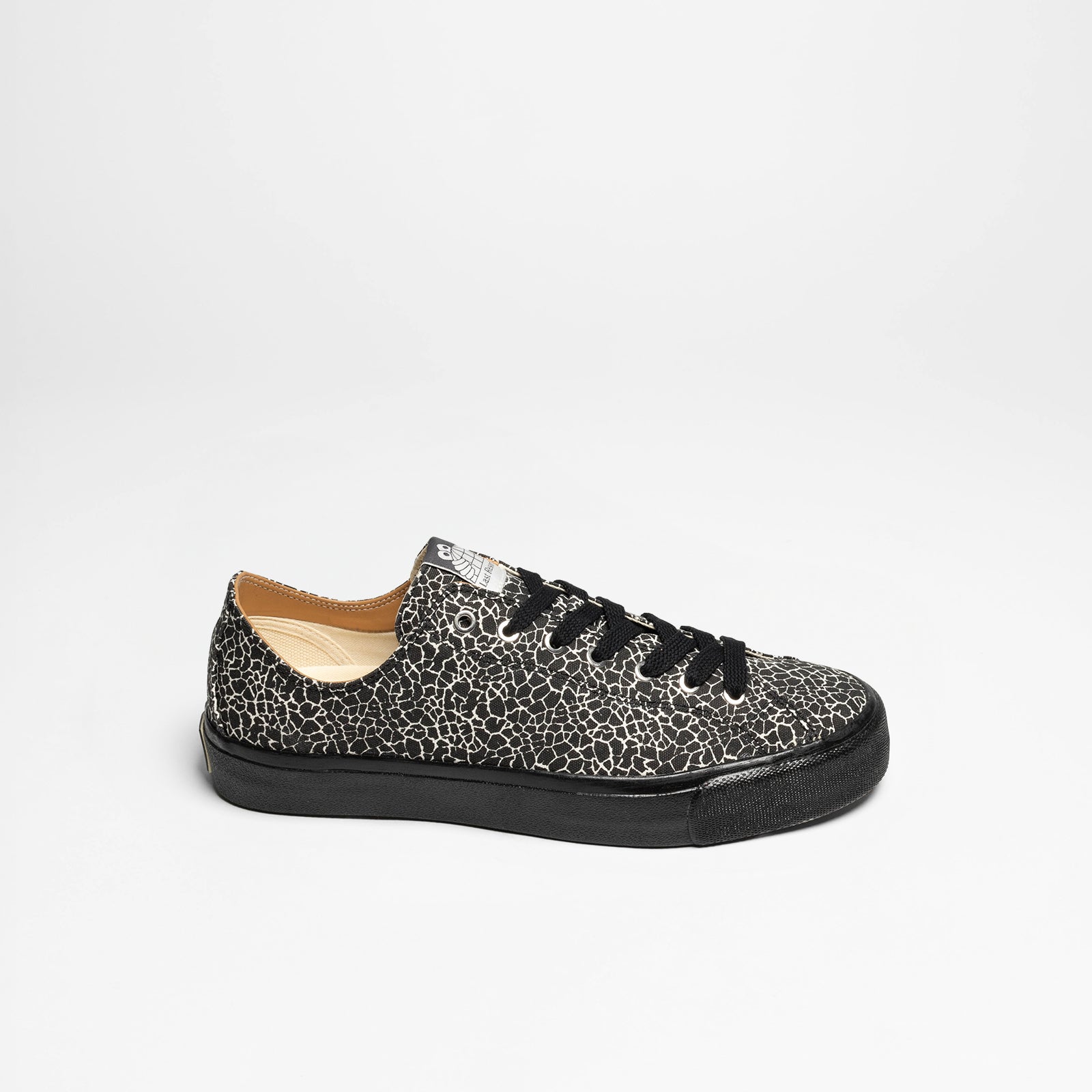 VM003 Canvas Lo Cracked Black White
