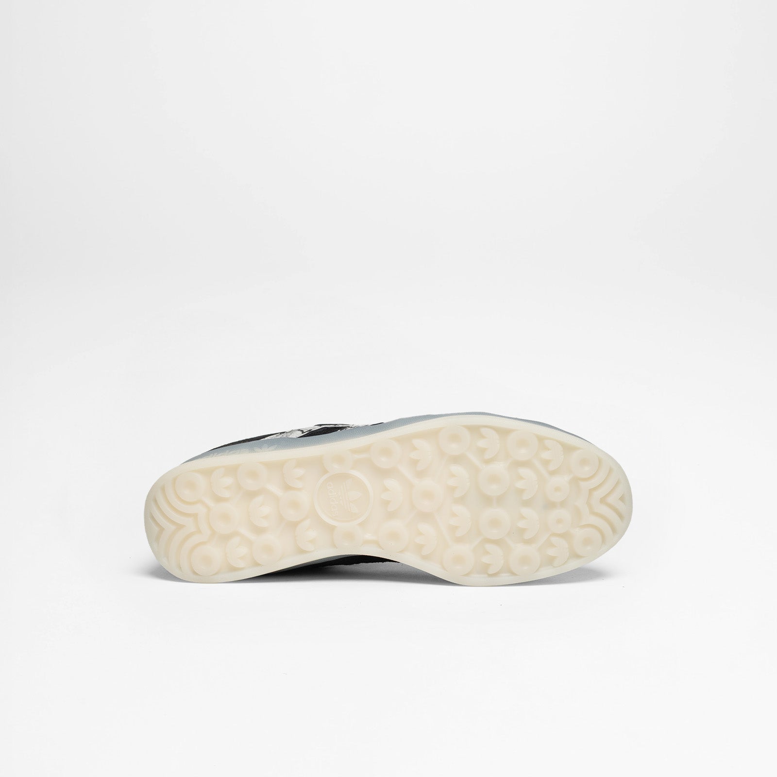 Aloha Super x Gusta Black White