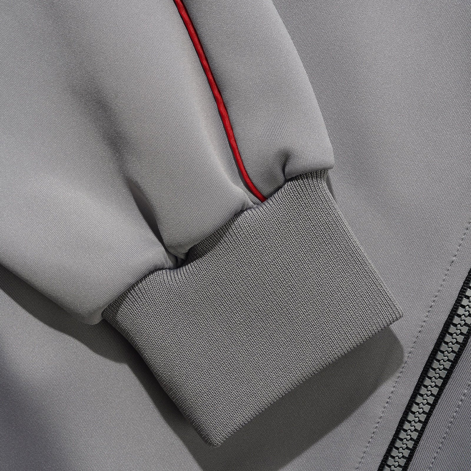 Internationale Track Grey