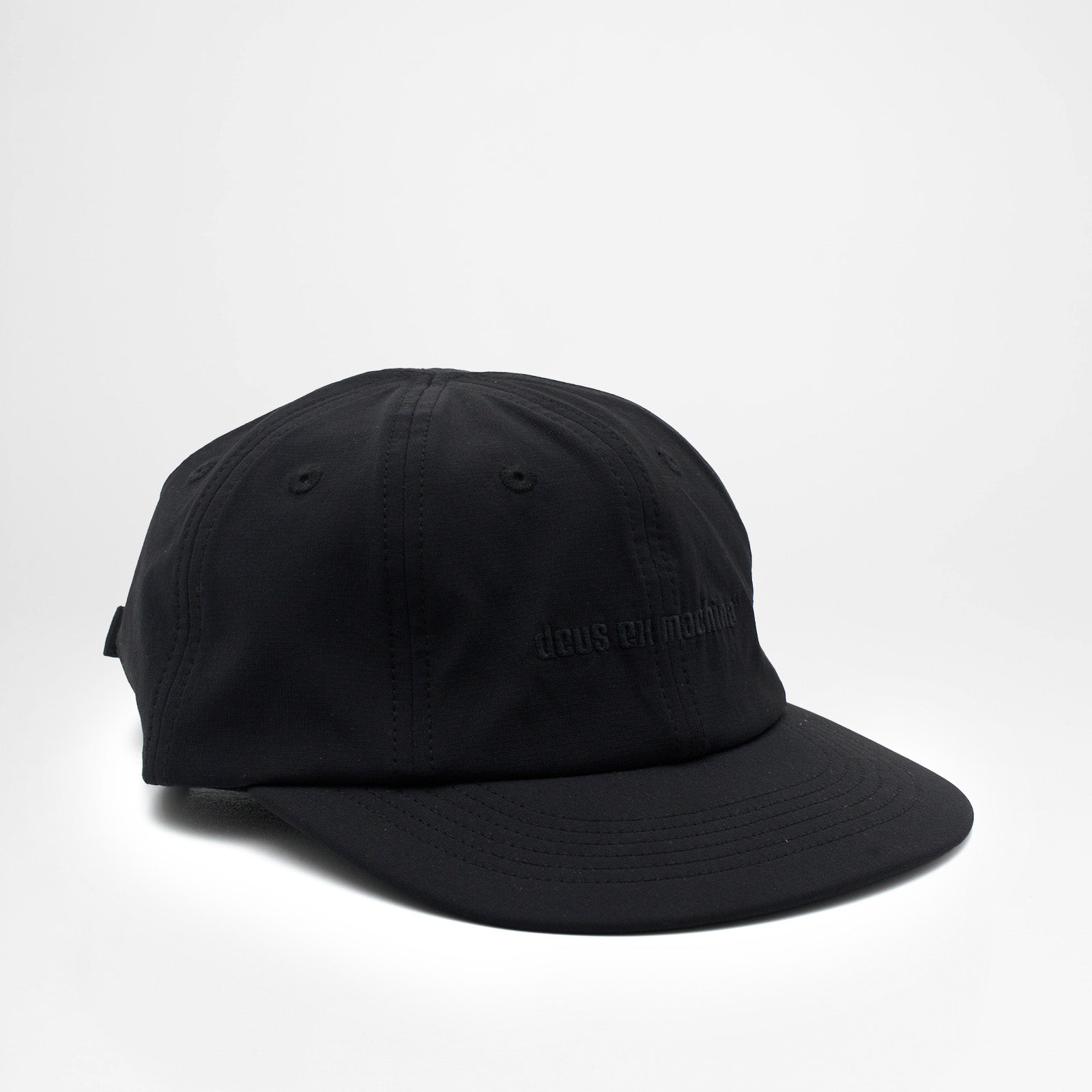 https://cdn02.plentymarkets.com/1t4q64x4rcv9/item/images/6145/full/Deus-DMP257135-Late-Night-8-Panel-Cap-Black-02.jpg