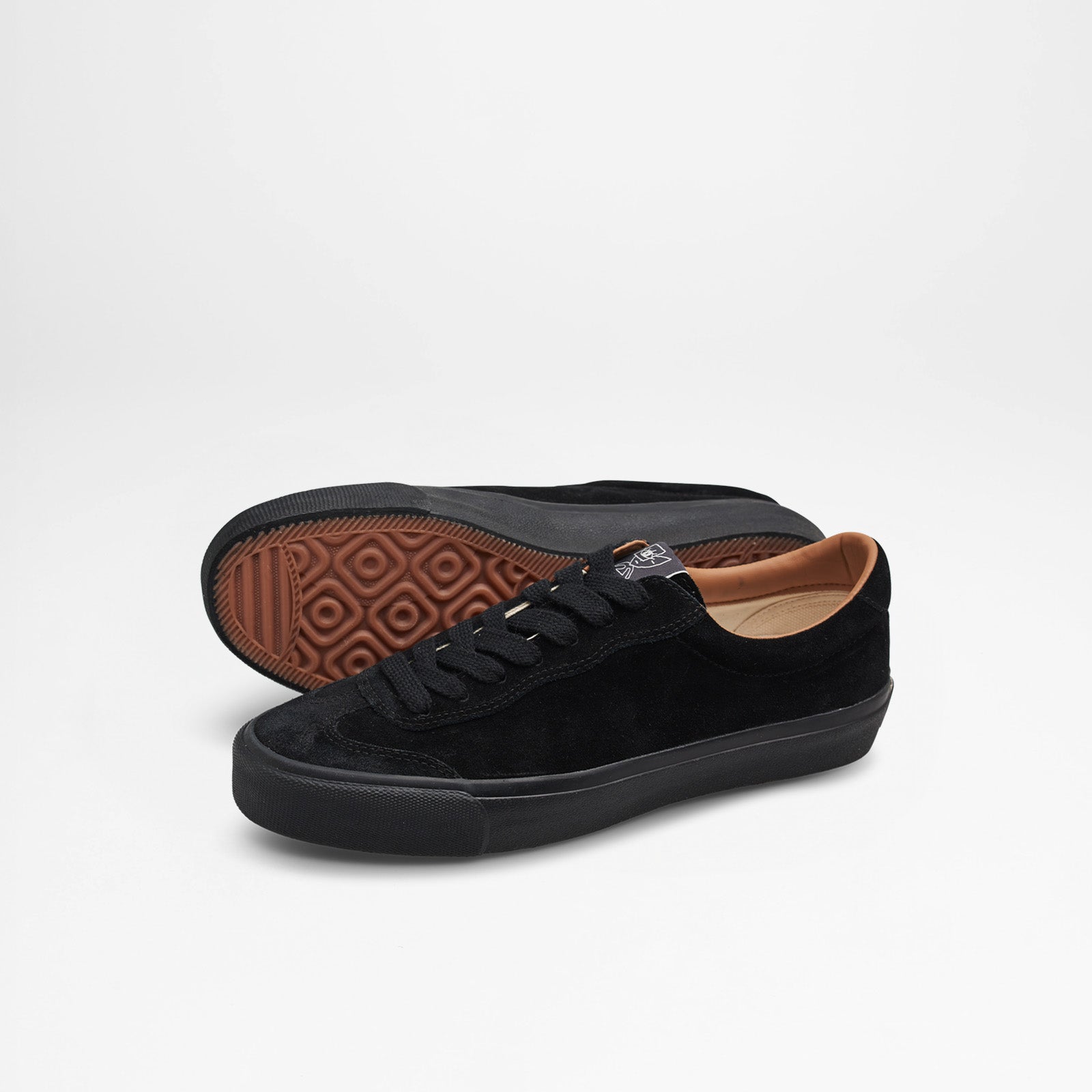VM004 Milic Black