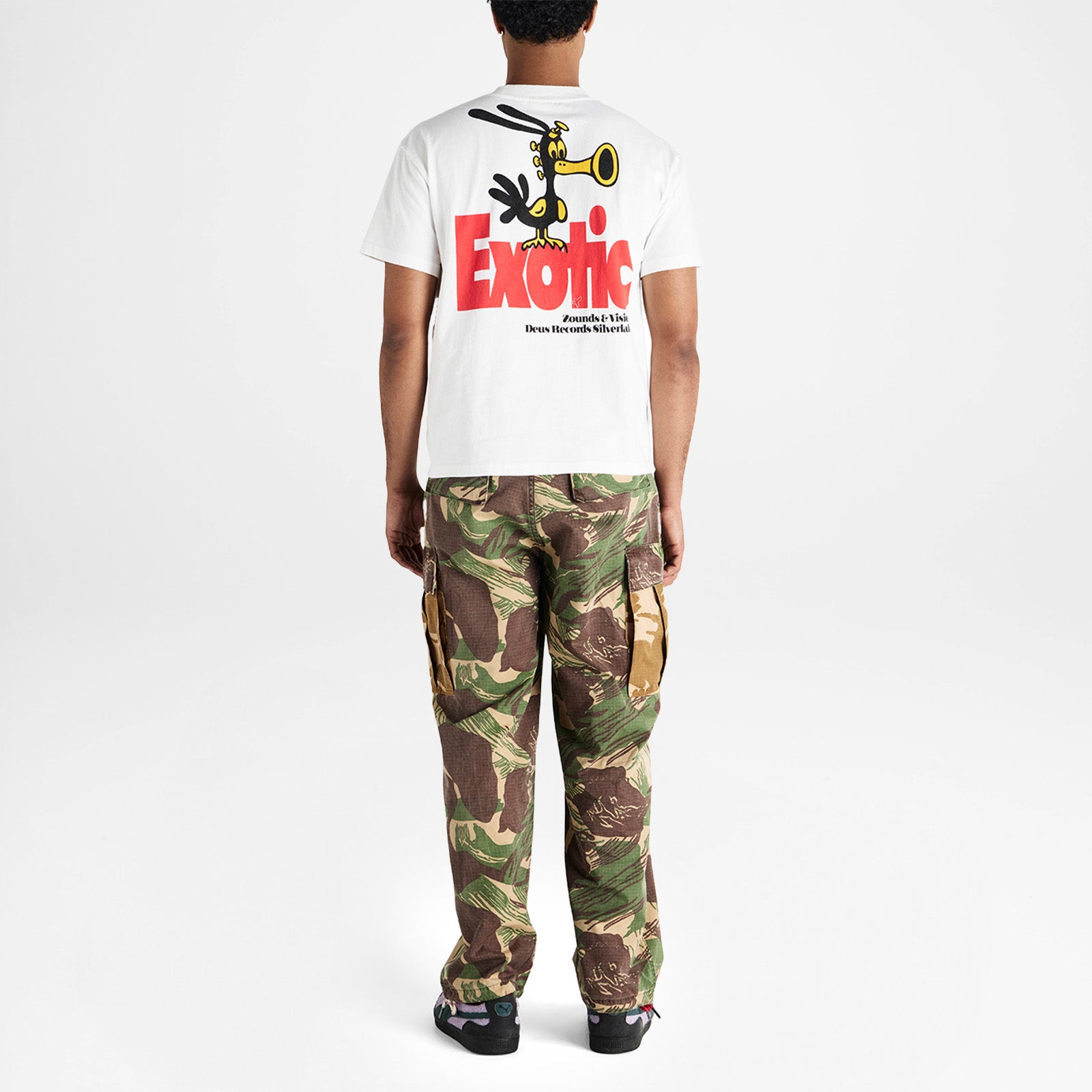 https://cdn02.plentymarkets.com/1t4q64x4rcv9/item/images/6038/full/deus-curious-zuschnitt-plenty-20250303-0090-DUP251974C-Zounds-Tee-Vintage-White-3a.jpg
